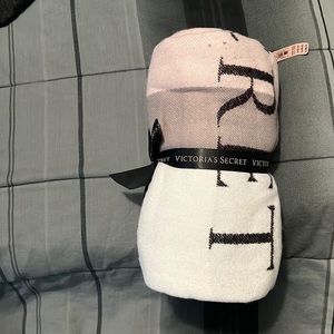 Brand new Victoria’s Secret throw